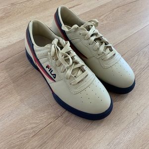 FILA men’s shoes size 9.5. BRAND NEW WITHOUT TAG.